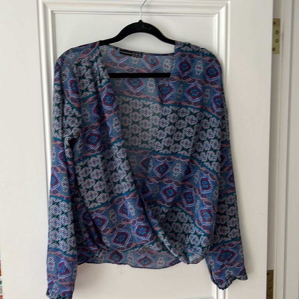 Atmosphere wrap shirt